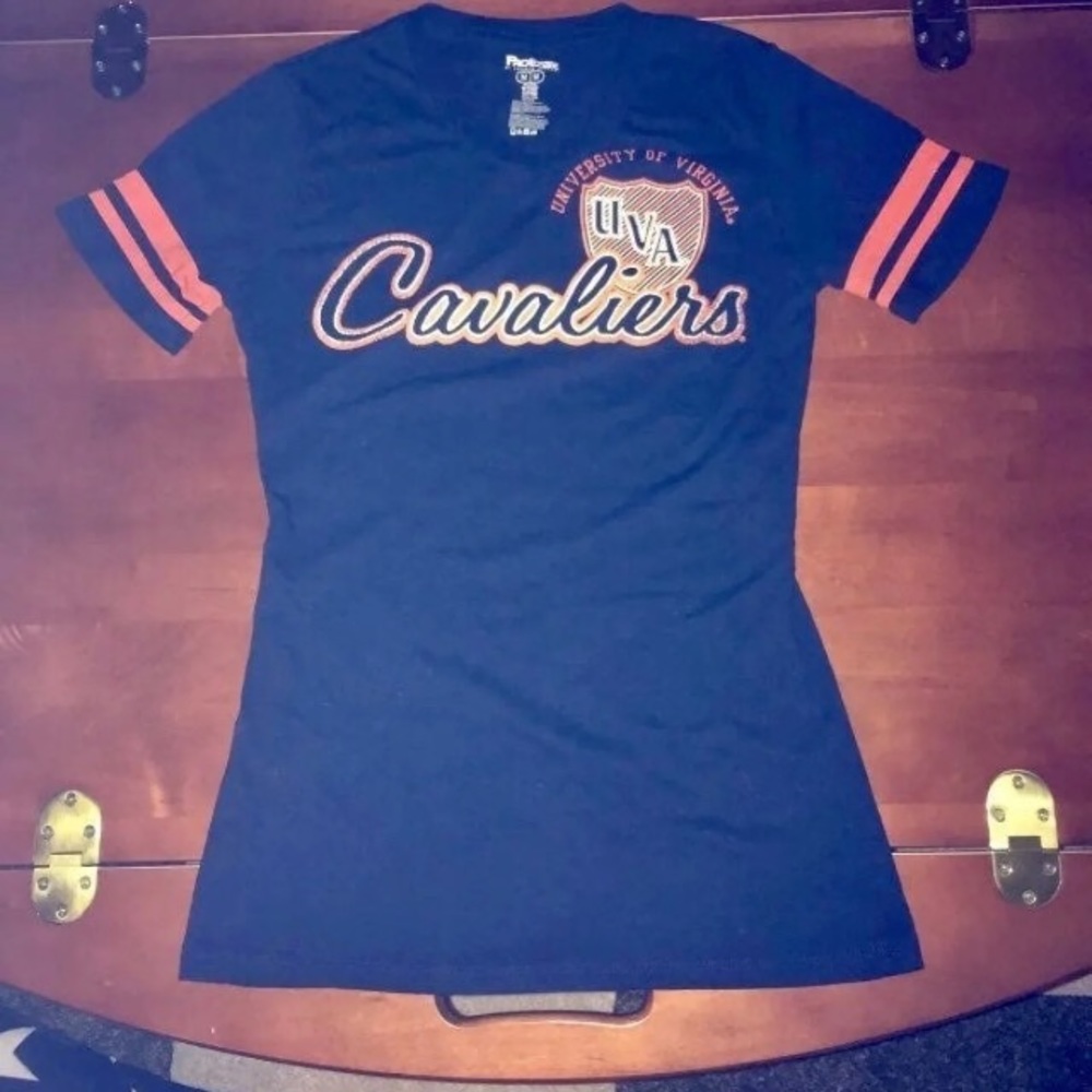 Like new UVA College T-shirt